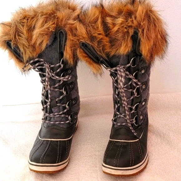 Women's Waterproof Snow Boots - Picture 1 of 10